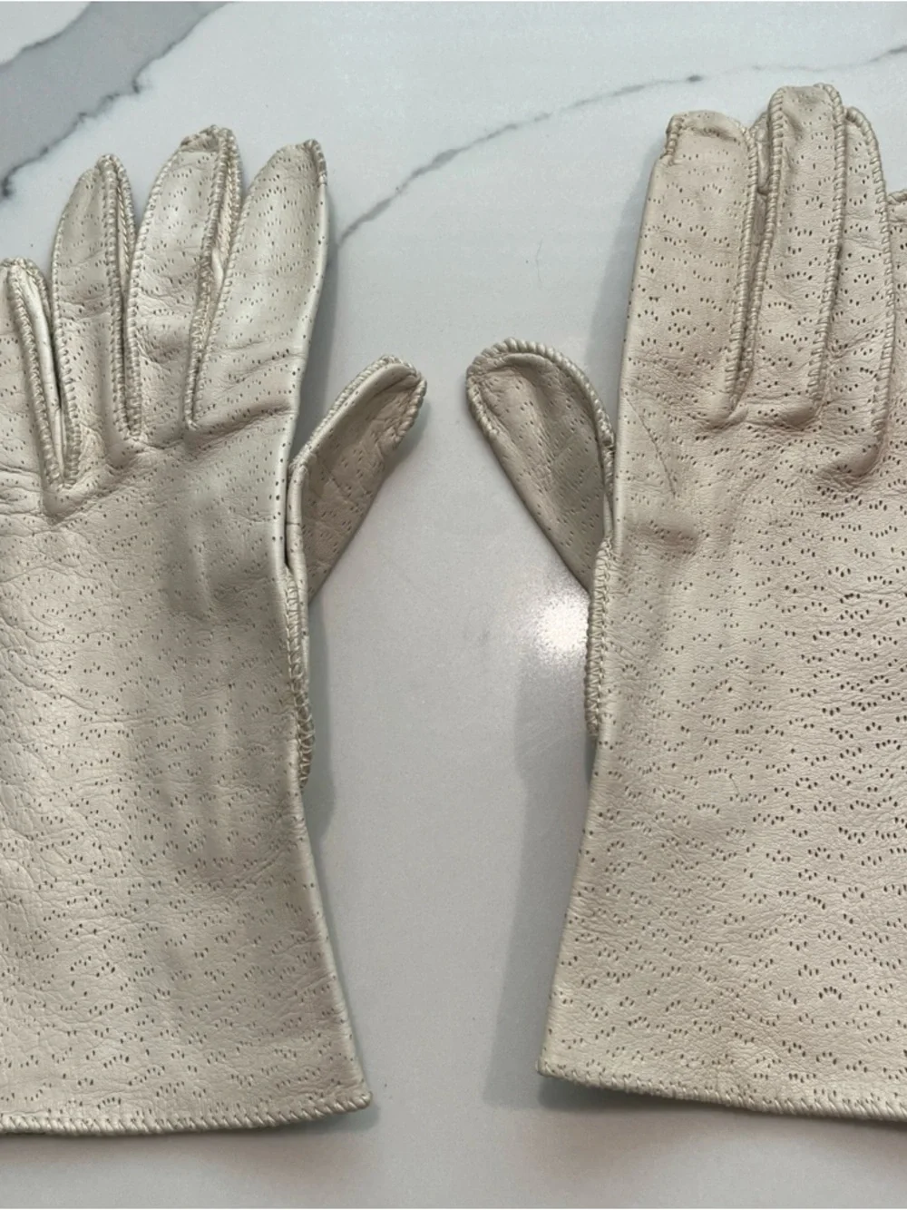 Deerskin Women's Cream Leather Perforated Gloves Size 7 Chic Classic